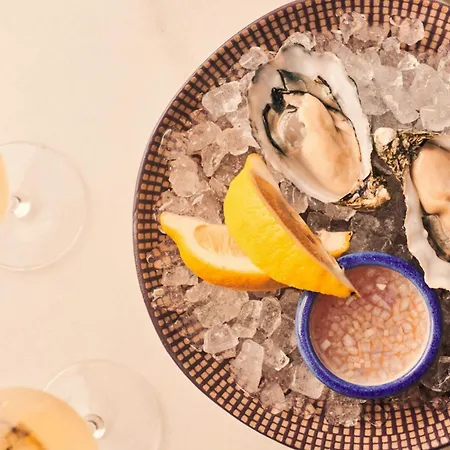 Sabatic Hotel, Autograph Collection 시체스