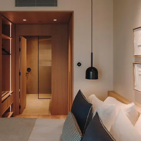 Sabatic Hotel, Autograph Collection 시체스