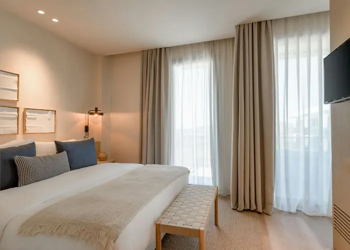 Sabatic Hotel, Autograph Collection 4*